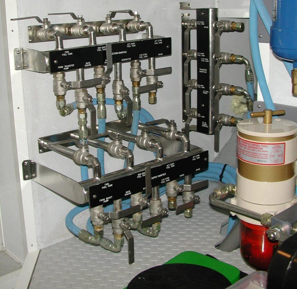 Marine fuel manifold system