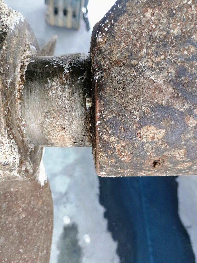 Hatteras Lady T propulsion shaft and cutlass bearing inspection